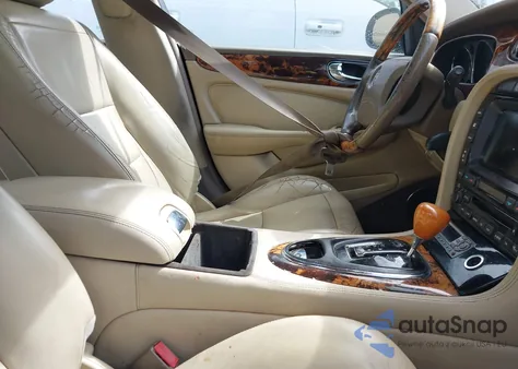 2006 Jaguar Xj Xj8 z USA, uszkodzony, nr VIN SAJWA71B26SH04718